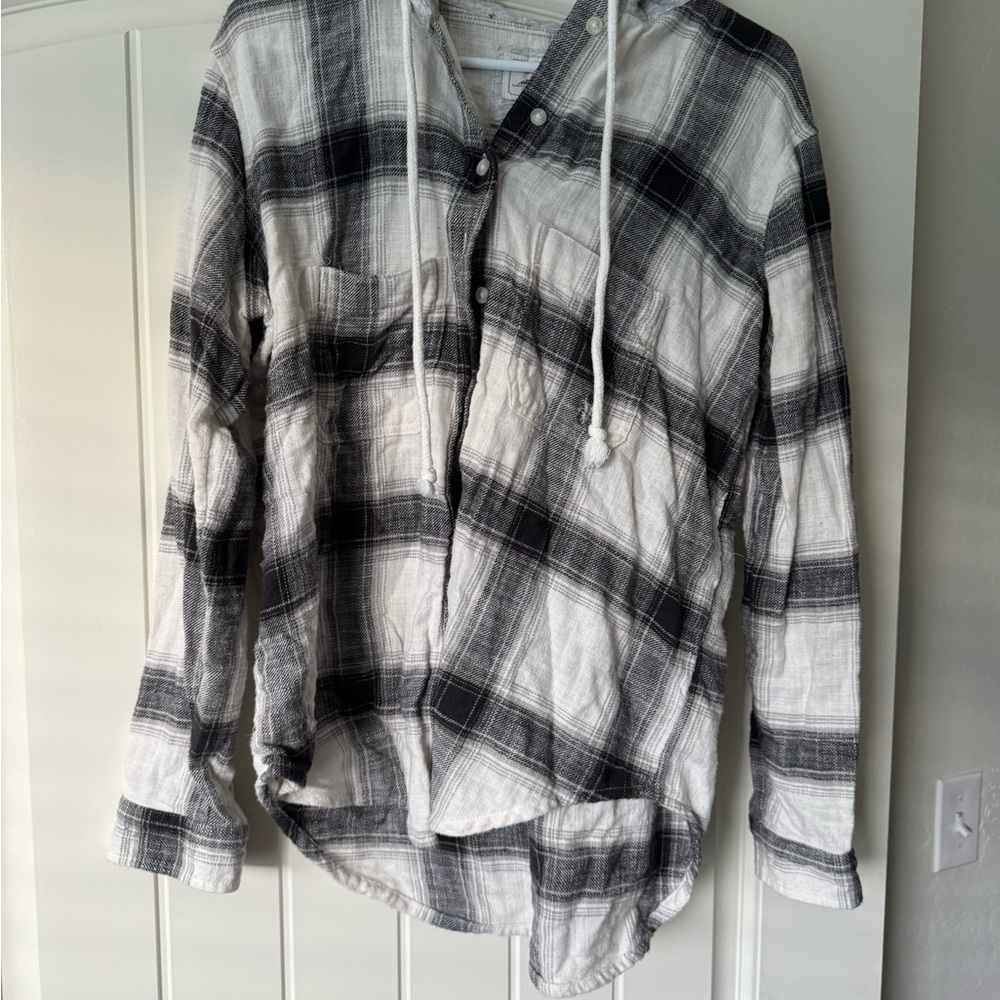American Eagle Outfitters Black and White Casual Button Down Shirt